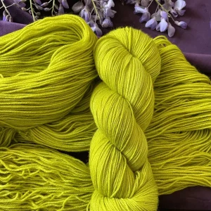 écheveaux de laine mérinos teints à la main