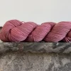 laine à chaussette teinte à la main mernyl rose moyen