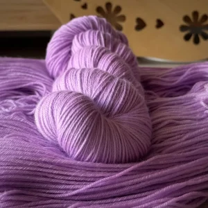 écheveaux teints à la main, tricot chaussettes, épaisseur fingering