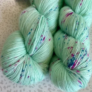 laine fingering teinte à la main de couleur turquoise