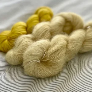 mohair et soie lace jaune teint à la main
